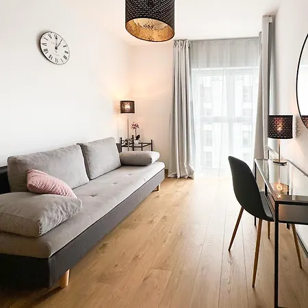 Caroline Q4apartments *